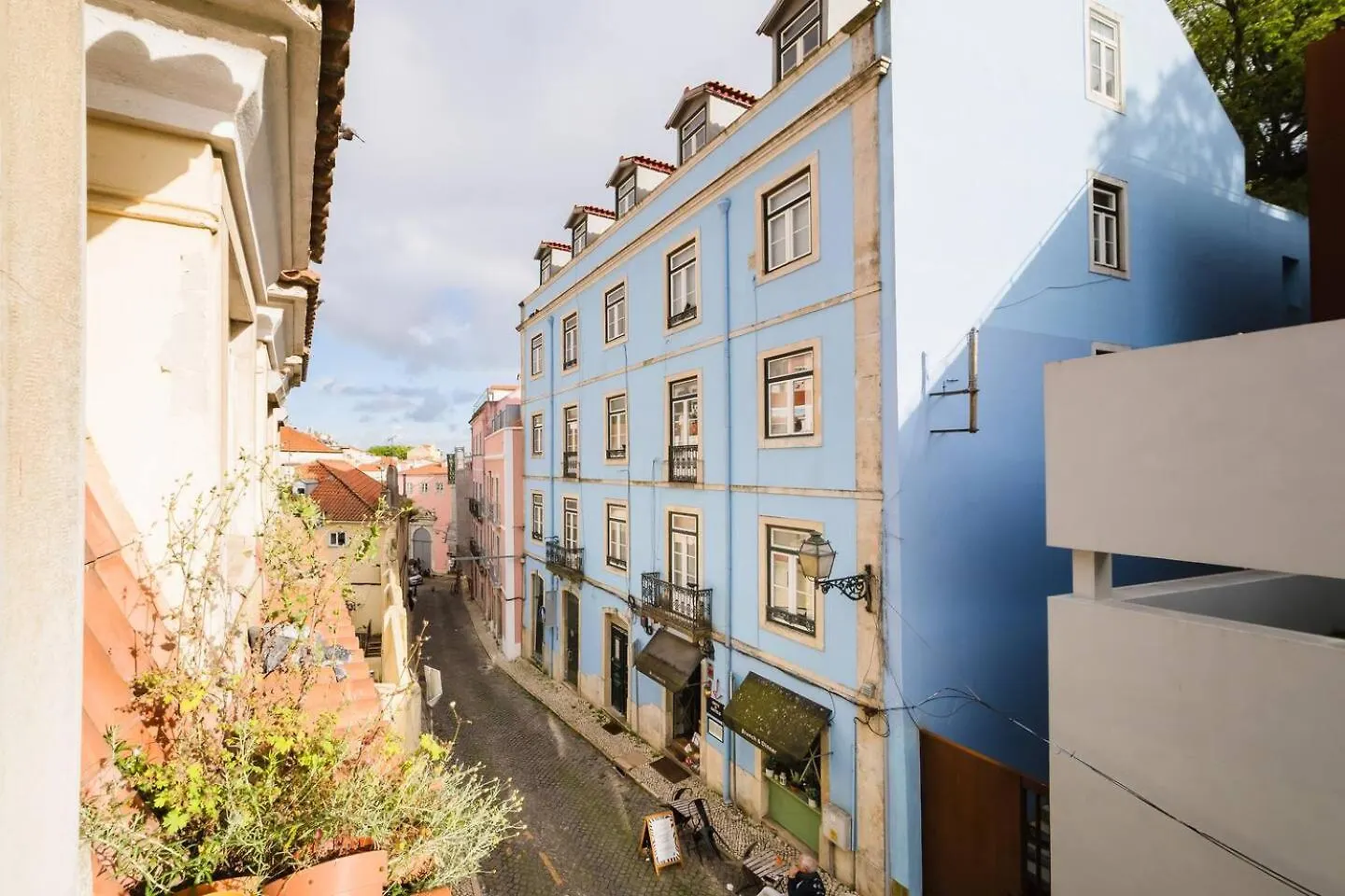 Apartment Ferienwohnung Group-Friendly 4Br Lisbon Duplex Castle View Portugal