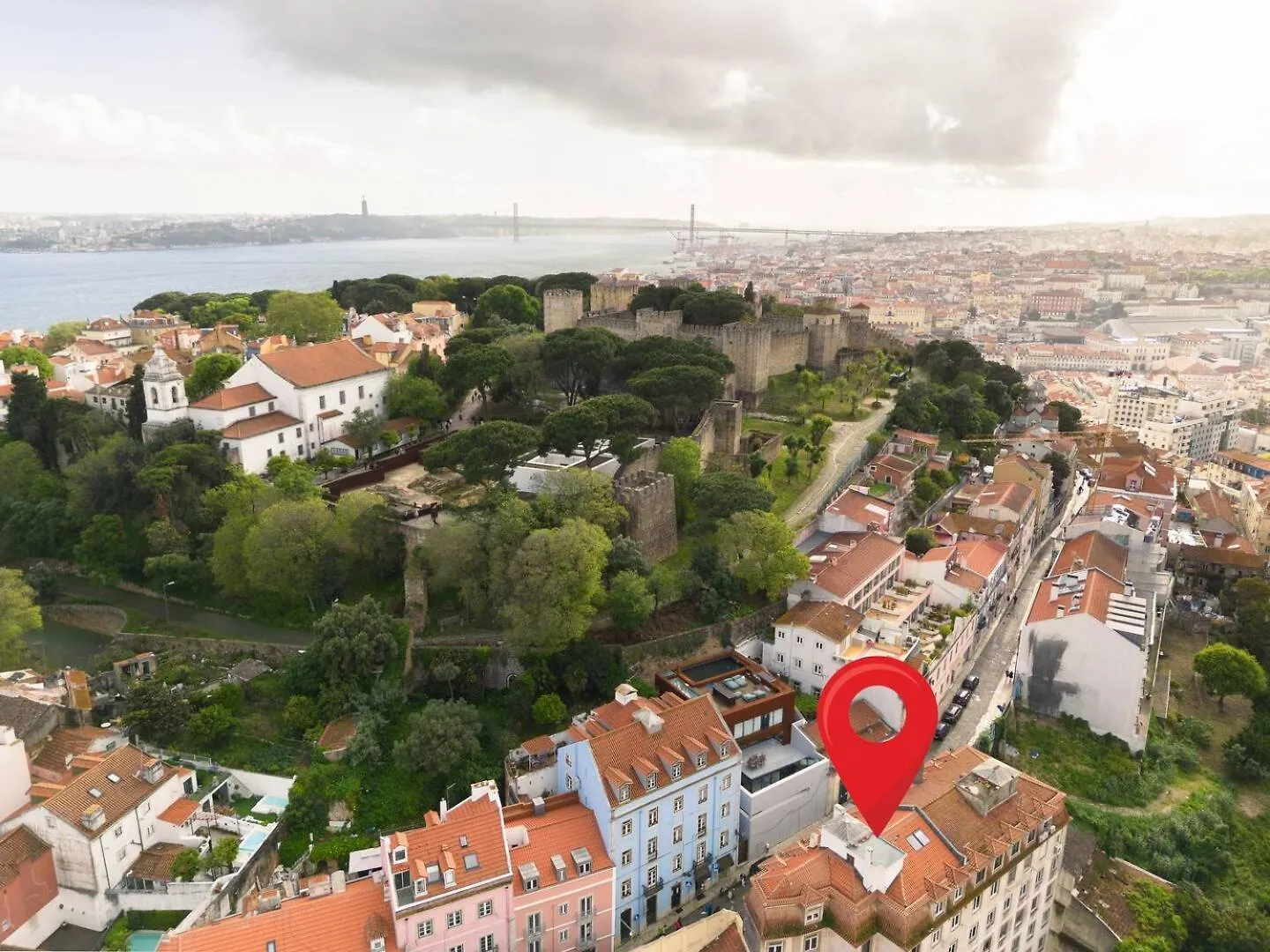 Ferienwohnung Group-Friendly 4Br Lisbon Duplex Castle View Apartment